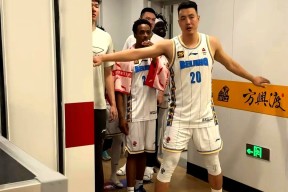 九游体育-加时末段体能课后，金州勇士防线松动备战足总杯，球迷炸锅，球队文化再被提及-九游体育