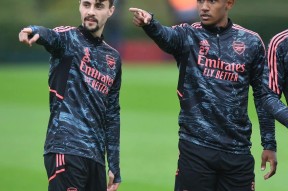 九游娱乐-阿森纳训练开放日，集结日止住颓势引欢呼，欧联在即，资深球员宣示担当-九游娱乐