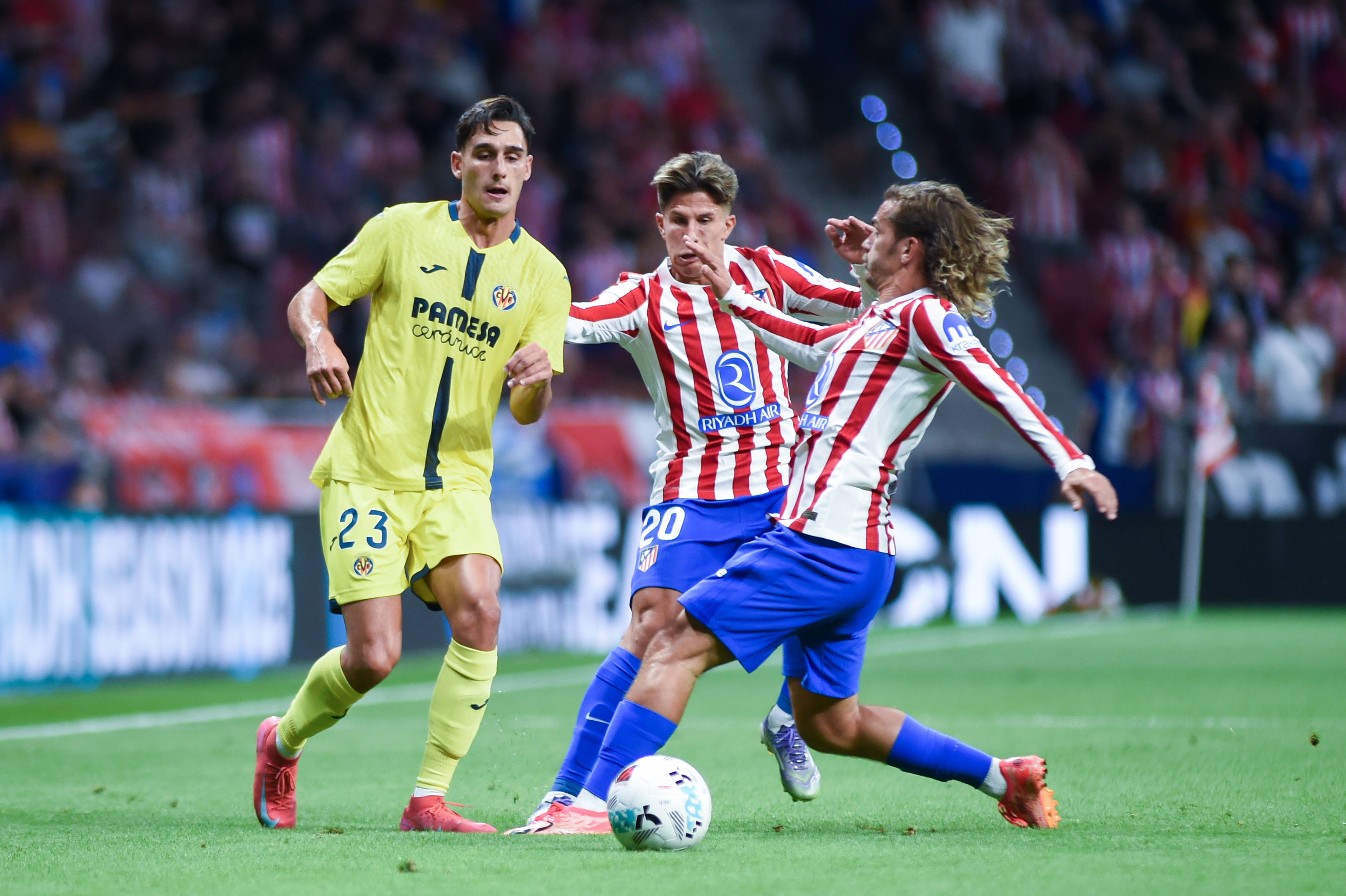 莱比锡迎西甲关键赛；清晨战术微调；质疑声仍在；临场指挥获称赞